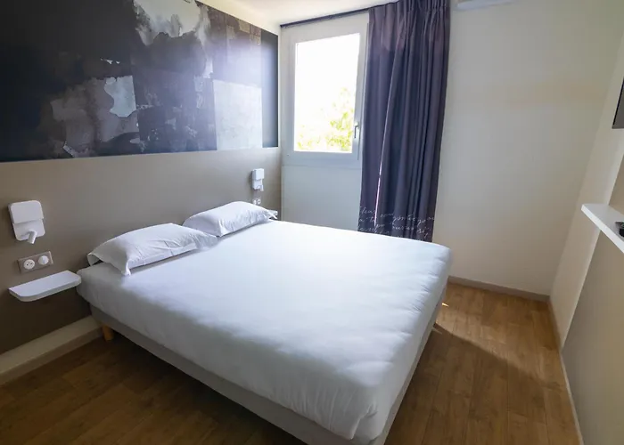 Hotel Kyriad Direct - Les Valence 2*