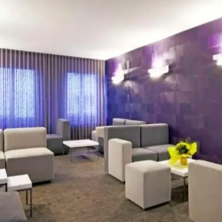 Kyriad Direct - Les Valence Hotel 2*