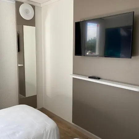 Hotel Kyriad Direct - Les Valence 2*