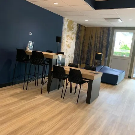 Kyriad Direct - Les Valence Hotel 2*