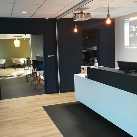 Hotel Kyriad Direct - Les Valence 2*