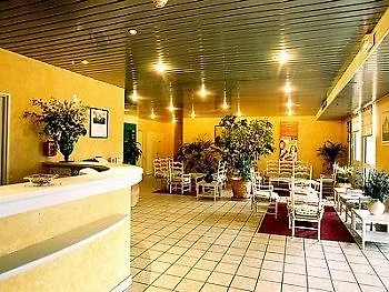 Kyriad Direct - Les Valence Hotel 2*